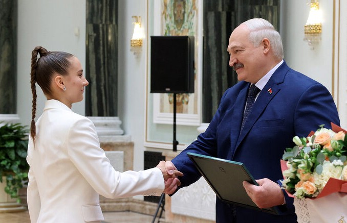Церемония награждения выпускников и преподавателей вузов с участием А. Лукашенко прошла во Дворце Независимости. Главное