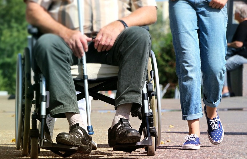 Услуга персонального ассистента введена для инвалидов Беларуси