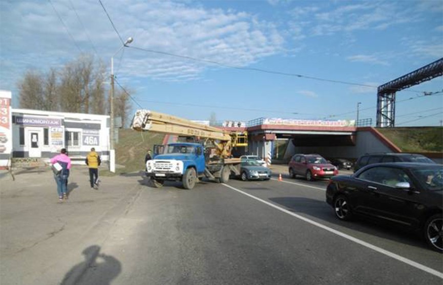 Автовышка в Витебске сбила пешехода