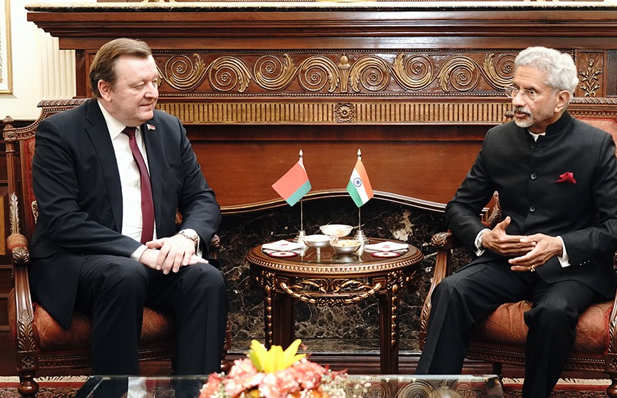 Алейник передал послание Президента Беларуси премьеру Индии