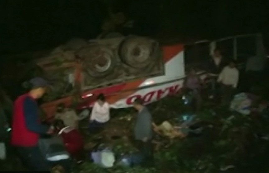 ​Автобус рухнул в пропасть в Перу