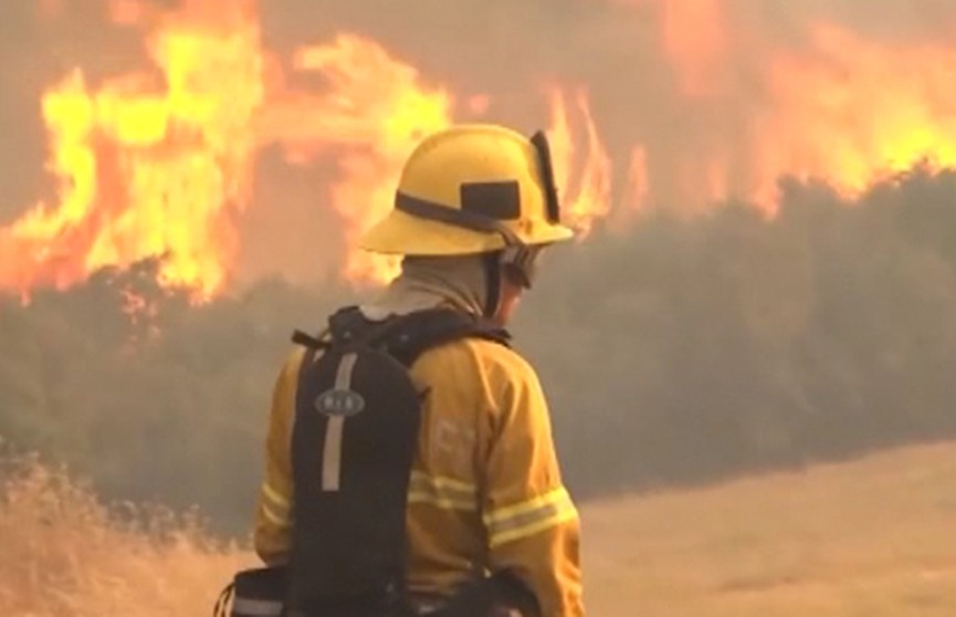 ​Крупный пожар до сих пор не могут потушить в Калифорнии
