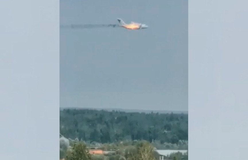 В Подмосковье загорелся и разбился самолет Ил-112В. На борту были трое