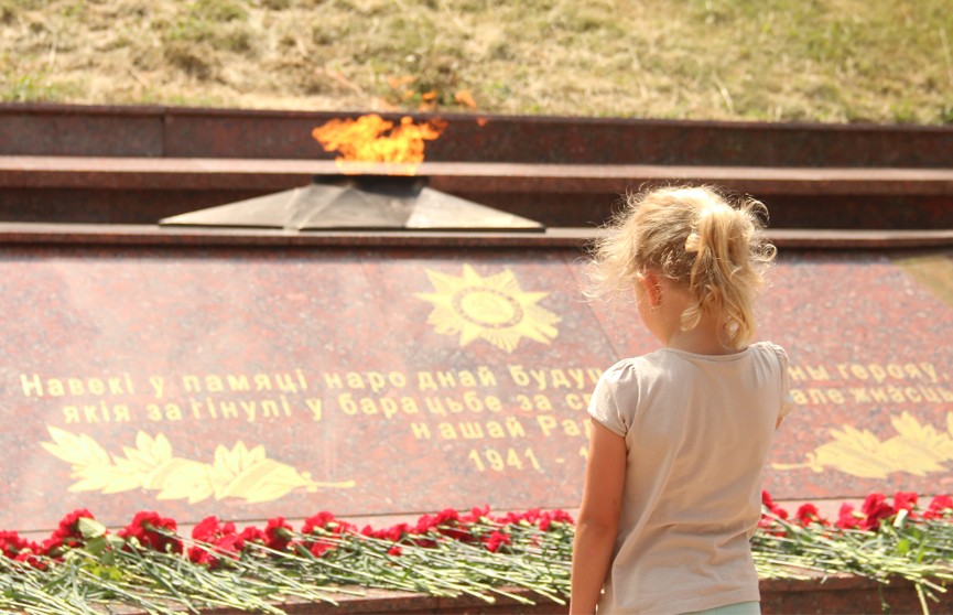 Фотофакт: День всенародной памяти жертв Великой Отечественной войны в Гомеле