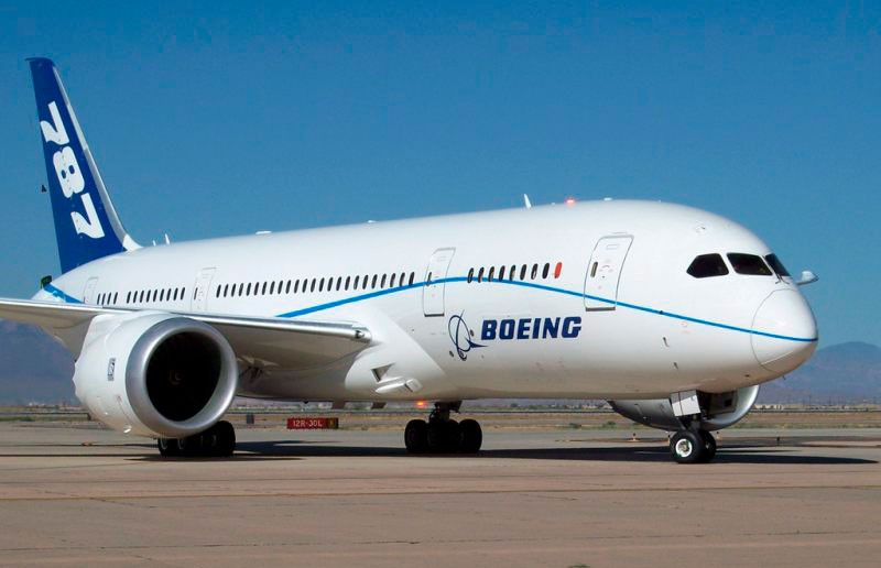 В Барнауле у пассажирского Boeing загорелась стойка шасси при посадке