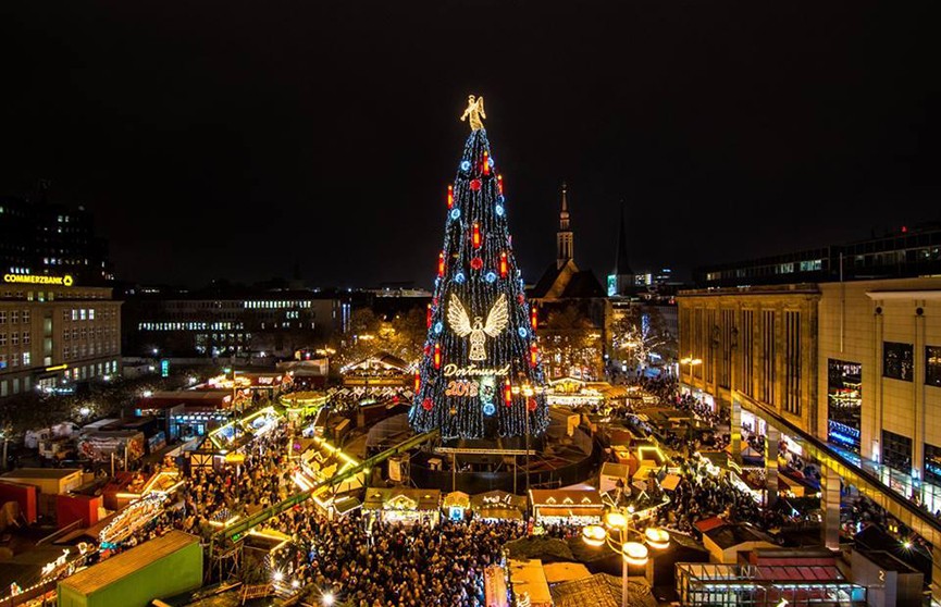 Самую большую новогоднюю ёлку в мире установили в Германии