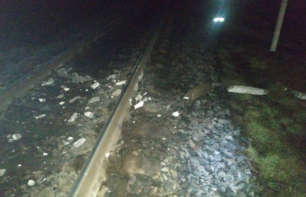 Неизвестные перекрыли железнодорожные пути в Лиде бетонным столбом. Милиция ищет очевидцев