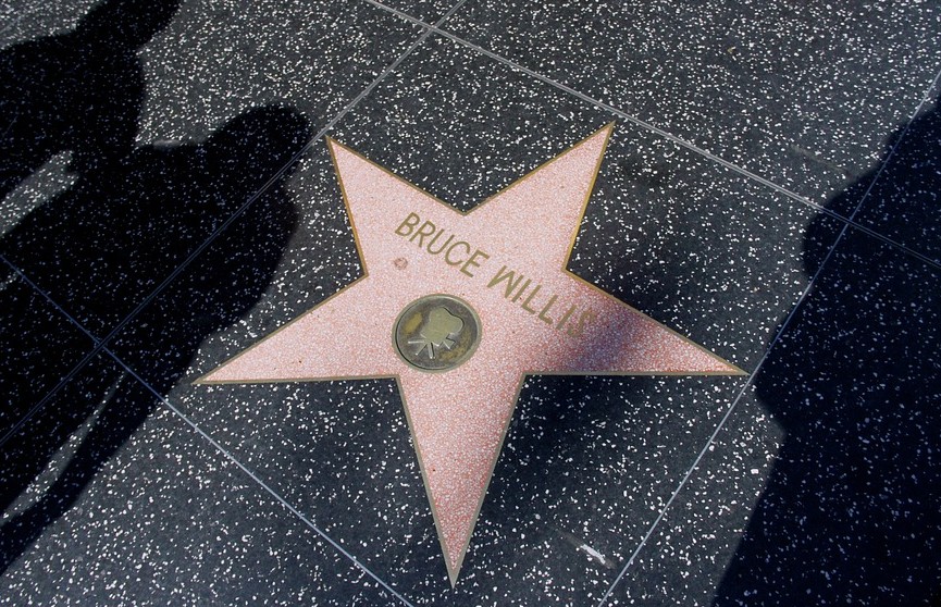 Брюс Уиллис получил собственную категорию на «Золотой малине» – «Худшая игра Брюса Уиллиса в фильме 2021 года»