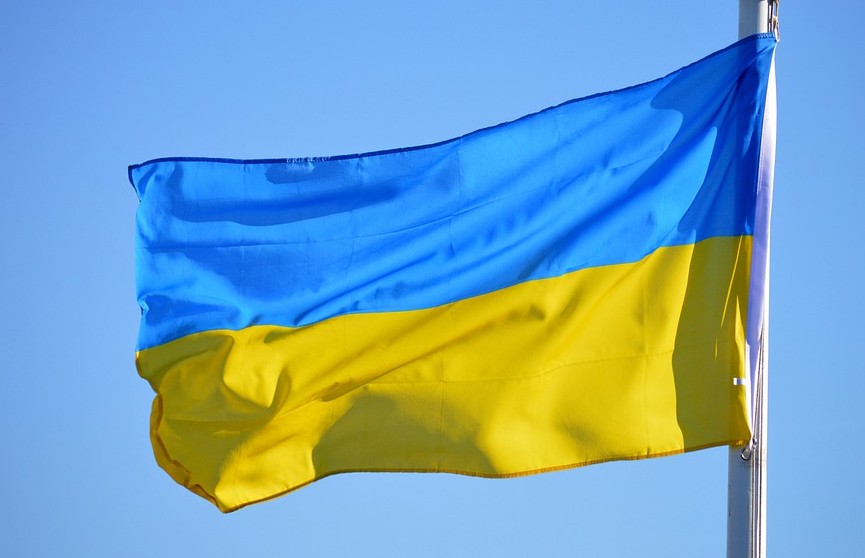 Украинцев выгнали с пляжа в Черногории из-за провокации с флагом
