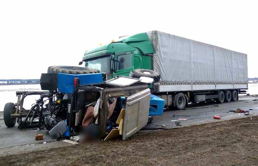 Фура смяла трактор в Толочинском районе: его водитель погиб