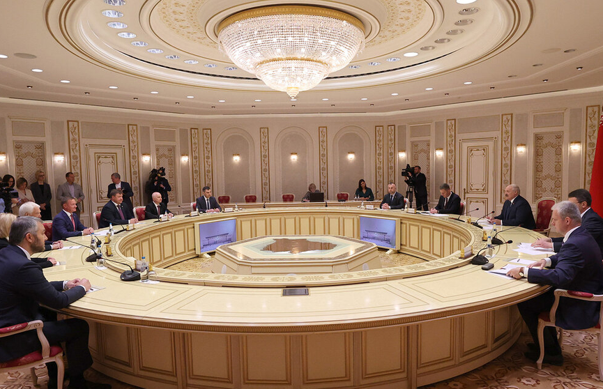 Лукашенко провел встречу с губернатором Курской области