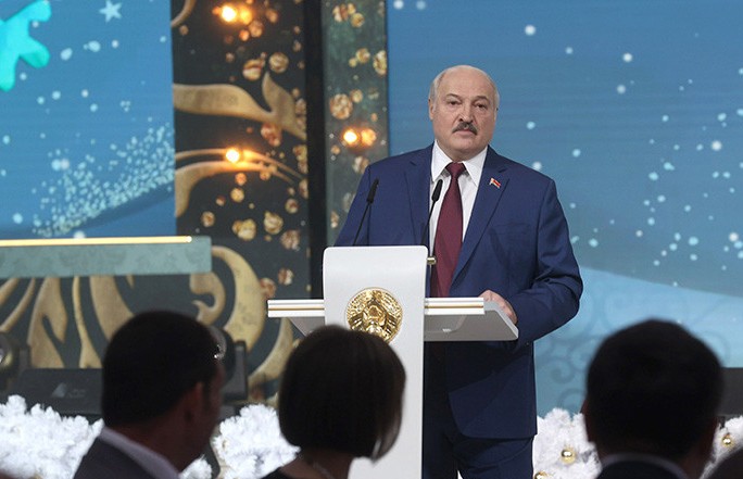 Лукашенко сравнил события в Беларуси и Казахстане
