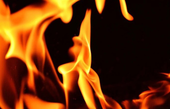 Ночной пожар случился в Борисове: горел цех завода сборного железобетона