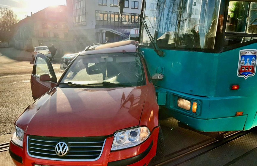 Легковушка столкнулась с трамваем в Минске