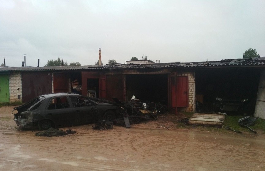 В Новогрудке мужчина тушил пожар в гараже и получил ожоги