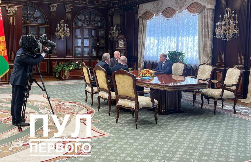 Лукашенко принял с докладом главу Администрации, госсекретаря Совбеза и председателя КГБ