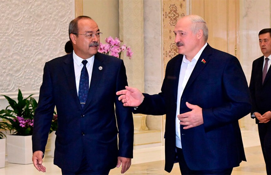Не пора ли Беларуси стать новым членом «шанхайской семьи»? Лукашенко прибыл в Самарканд для участия в саммите ШОС