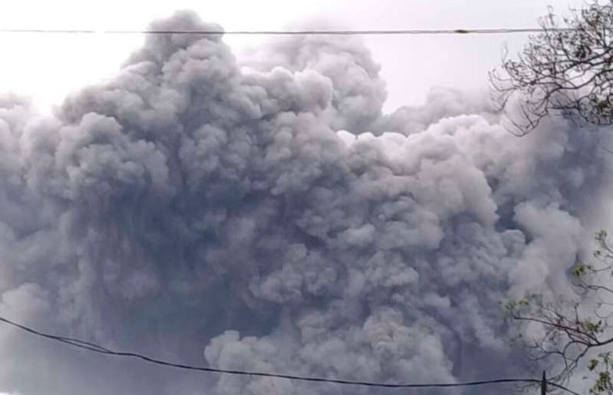 Не менее 13 человек погибли в результате извержения вулкана на острове Ява