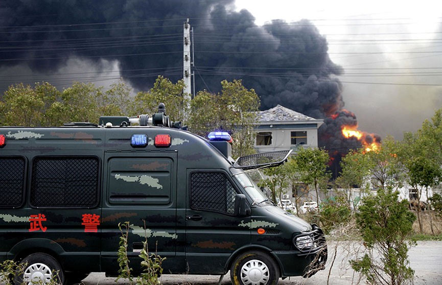 Более 600 человек оказались в больнице после взрыва на химзаводе в Китае