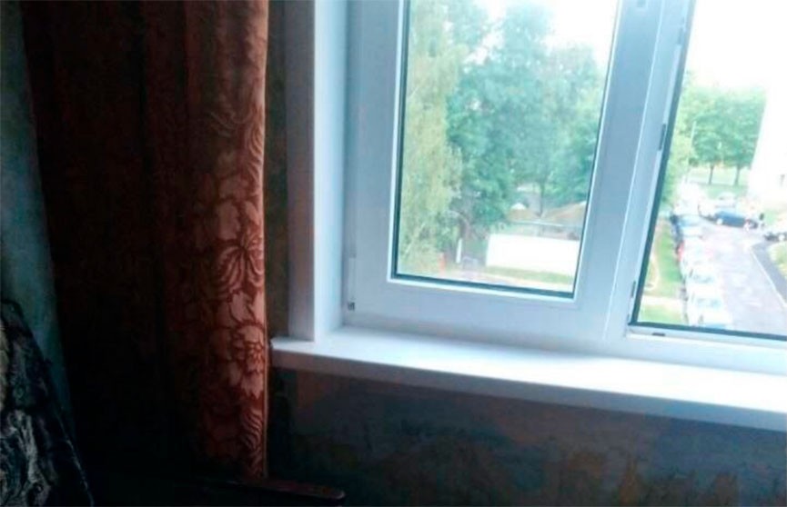 В Минске годовалая девочка выпала из окна четвертого этажа