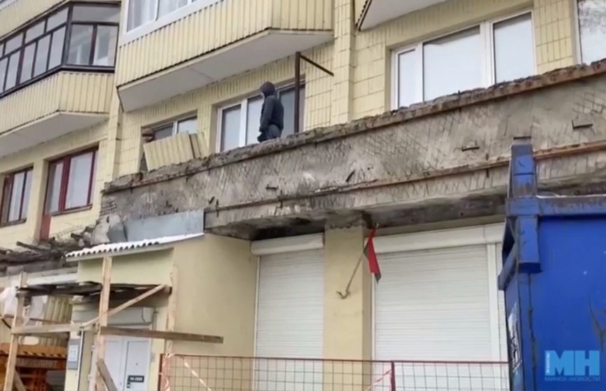 В Минске на улице Якуба Коласа упал балкон. Стали известны подробности