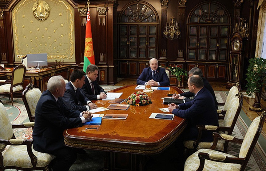 Александр Лукашенко провел совещание по развитию футбола в Беларуси