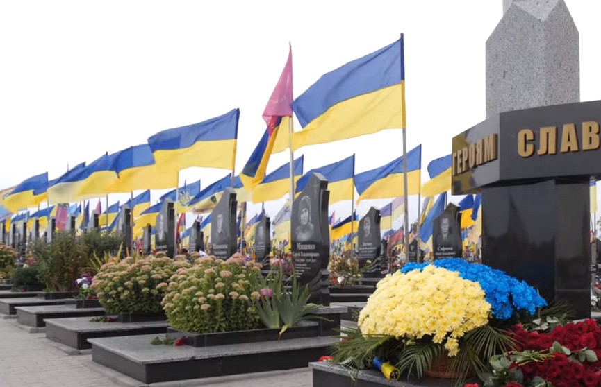 Первая братская могила солдат ВСУ появилась на Украине