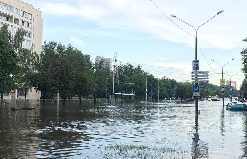 В Минске после ливня затопило Логойский тракт и Новую Боровую. ФОТОФАКТ