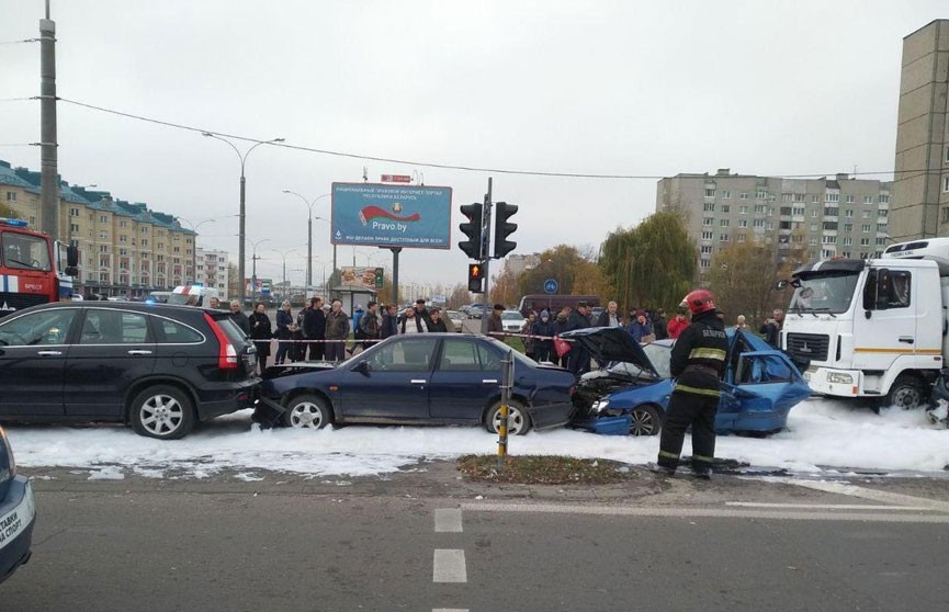 Массовое ДТП в Бресте: столкнулись 5 машин – фото
