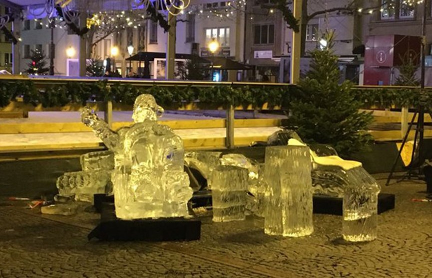 Ледяная скульптура раздавила 2-летнего ребёнка на рождественской ярмарке