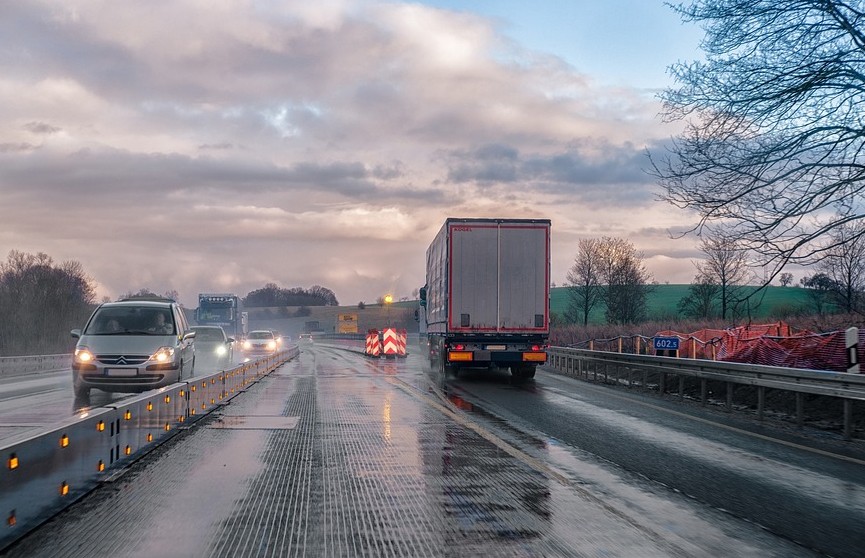 ЕС обязал белорусский грузовой автотранспорт выехать до 16 апреля
