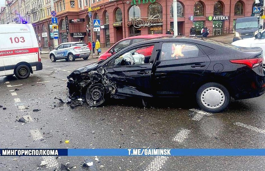 Водитель пострадал при столкновении двух автомобилей на ул. Немиге в Минске