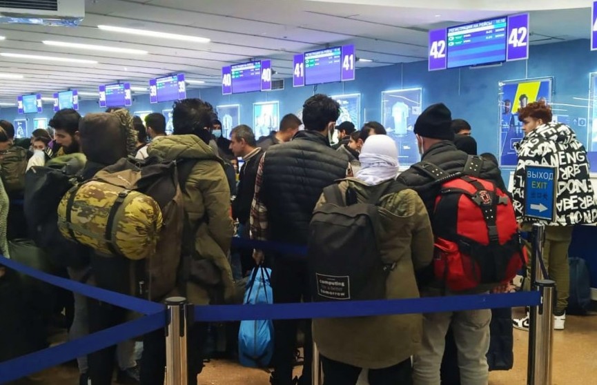 Еще один вывозной рейс вылетает из Минска в Ирак: на борту 417 беженцев