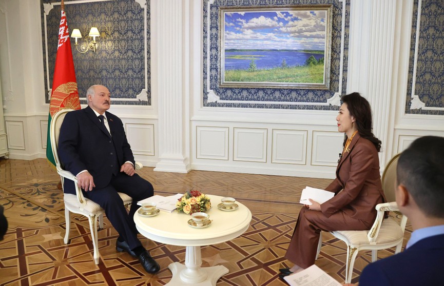 Лукашенко собирается в Пекин. Репортаж из страны, где ценят «ясное небо» и предпочитают безоблачную экономику