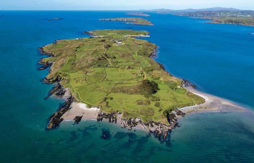 Мужчина купил частный остров неподалеку от Ирландии за 5,5 миллиона евро, ни разу его не осмотрев