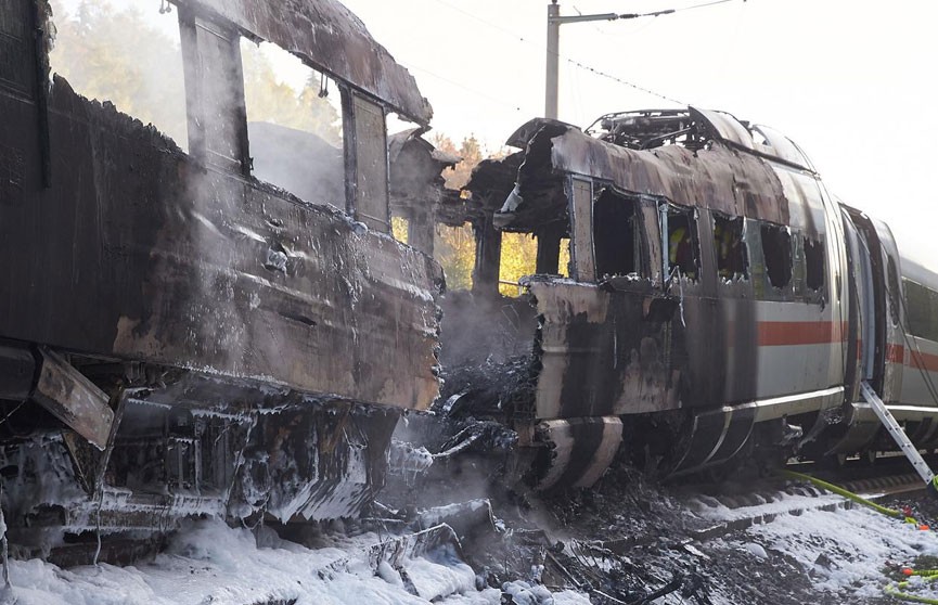 В Германии на ходу загорелся поезд с сотнями пассажиров