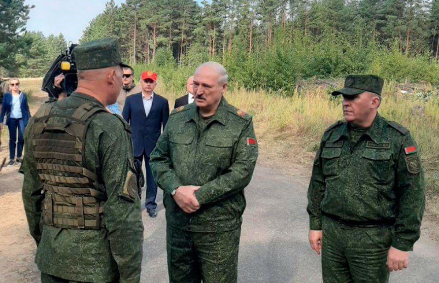 Президент прибыл на военный полигон под Гродно