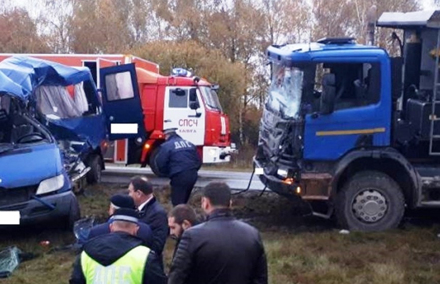 Пятеро погибших: в ДТП под Калугой микроавтобус из Беларуси столкнулся с грузовиком