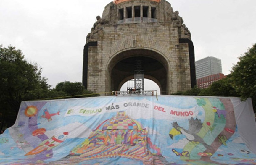 Мексиканский художник написал самую большую картину в мире