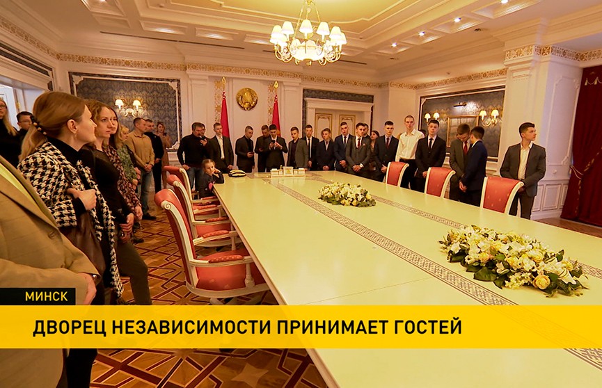 Курсанты и сотрудники Академии МВД побывали на экскурсии во Дворце Независимости