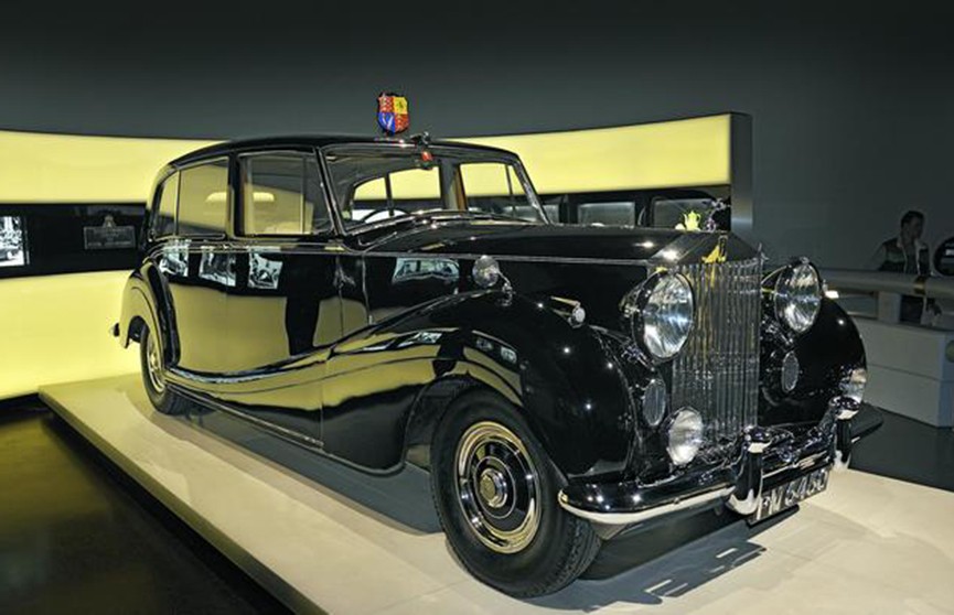 Личный Rolls-Royce Елизаветы II продают на аукционе