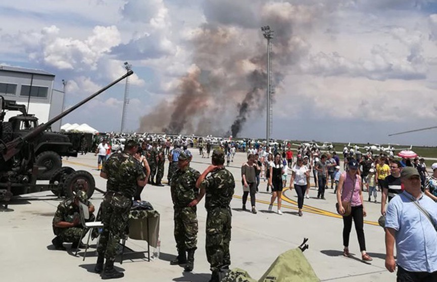 Истребитель разбился на румынской авиабазе во время показательного полёта