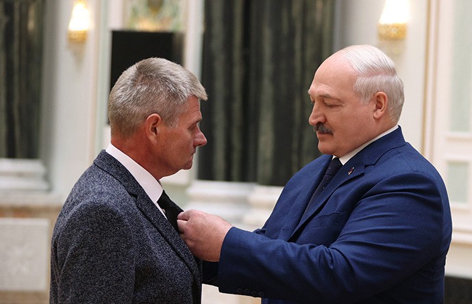 «С них спрос выше»: А. Лукашенко наградил сотрудников Управления делами Президента