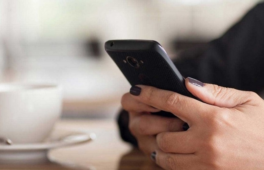 В ОАЭ женщину оштрафовали за копирование сообщений из телефона мужа