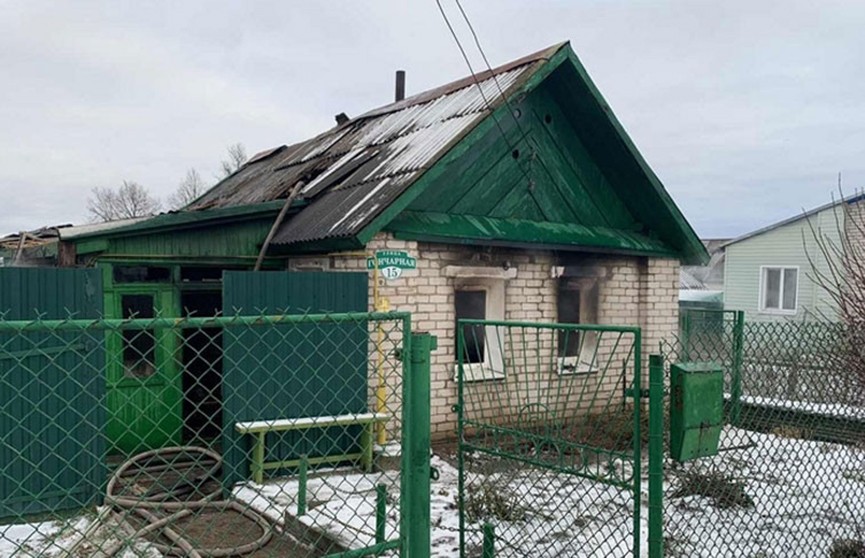 90-летний пенсионер погиб при пожаре дома в Дубровно
