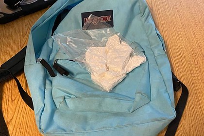 В рюкзаке ученицы начальной школы нашли кокаин