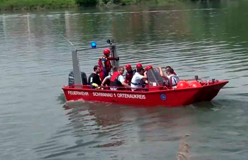 На реке Рейн перевернулась лодка с туристами, есть погибшие