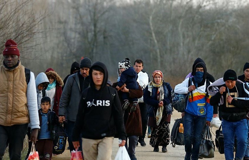 Тысячи беженцев пытаются попасть в Евросоюз
