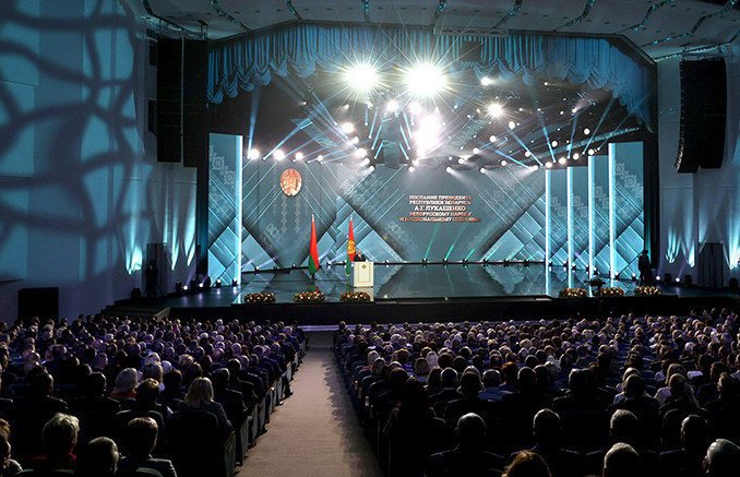 Президент Беларуси: в будущей пятилетке средняя заработная плата в стране вырастет в два раза