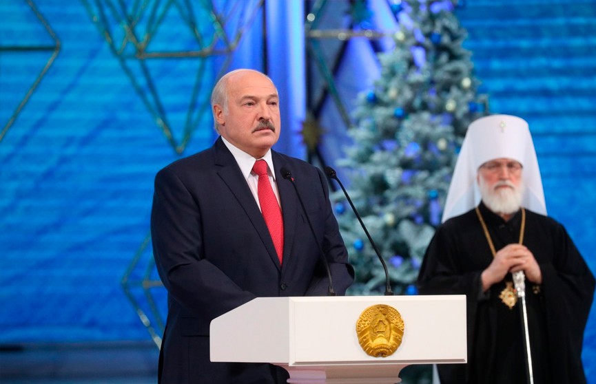 Александр Лукашенко вручил премии «За духовное возрождение»